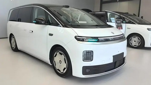 Leapmotor D99 дістався дилерів у Китаї: великий EREV-мінівен із батареєю 80,3 кВт·год і запасом ходу 480 км