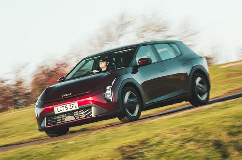 Kia EV4 стала дешевшою за молодшу EV3 у Великій Британії: усе вирішив розмір державної субсидії