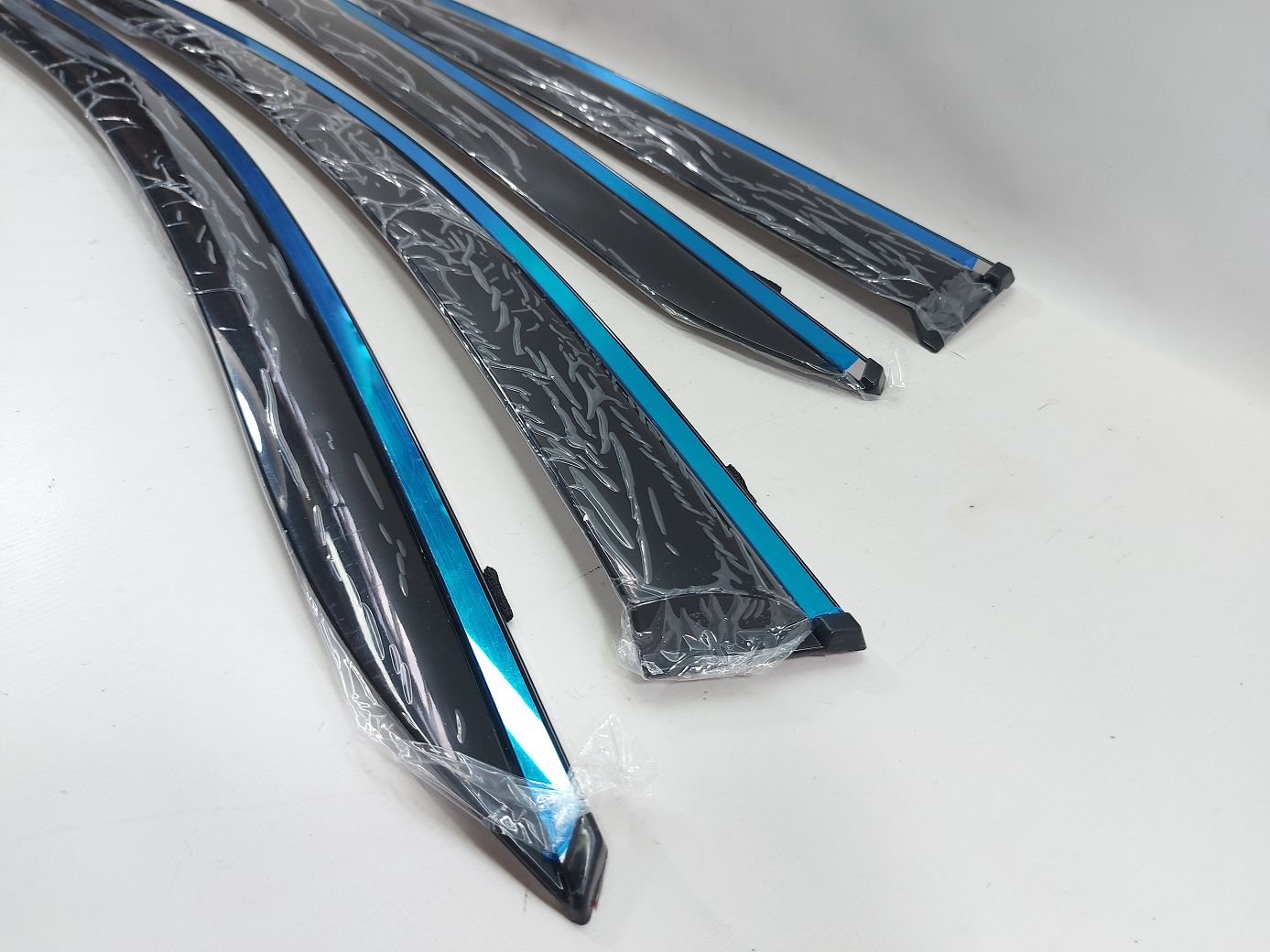 Вітровики бокового скла Дефлектори вікон Volkswagen dflc00004 Volkswagen ID.4 Crozz 2