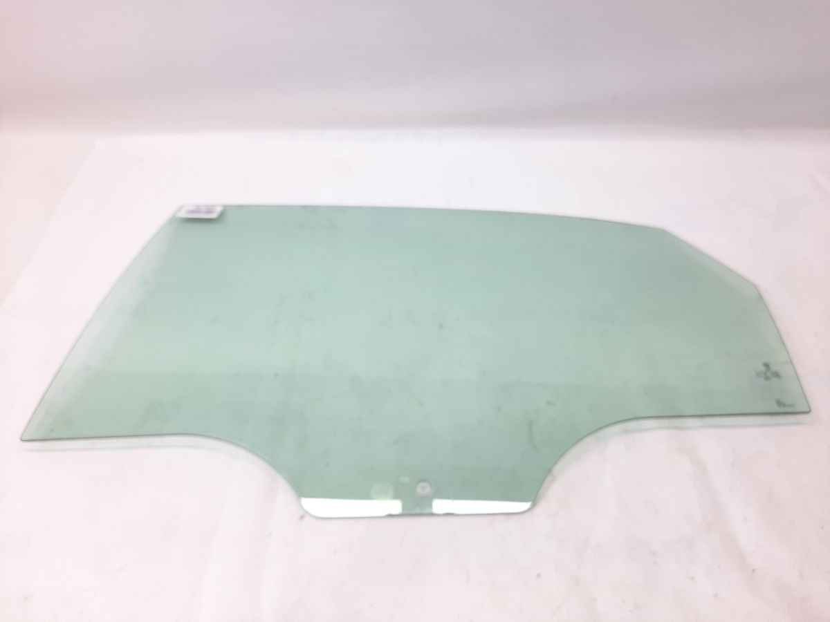 Passat s. Стекло двери задней левой Volkswagen Passat S 2012-2020 561845025A Volkswagen Passat S