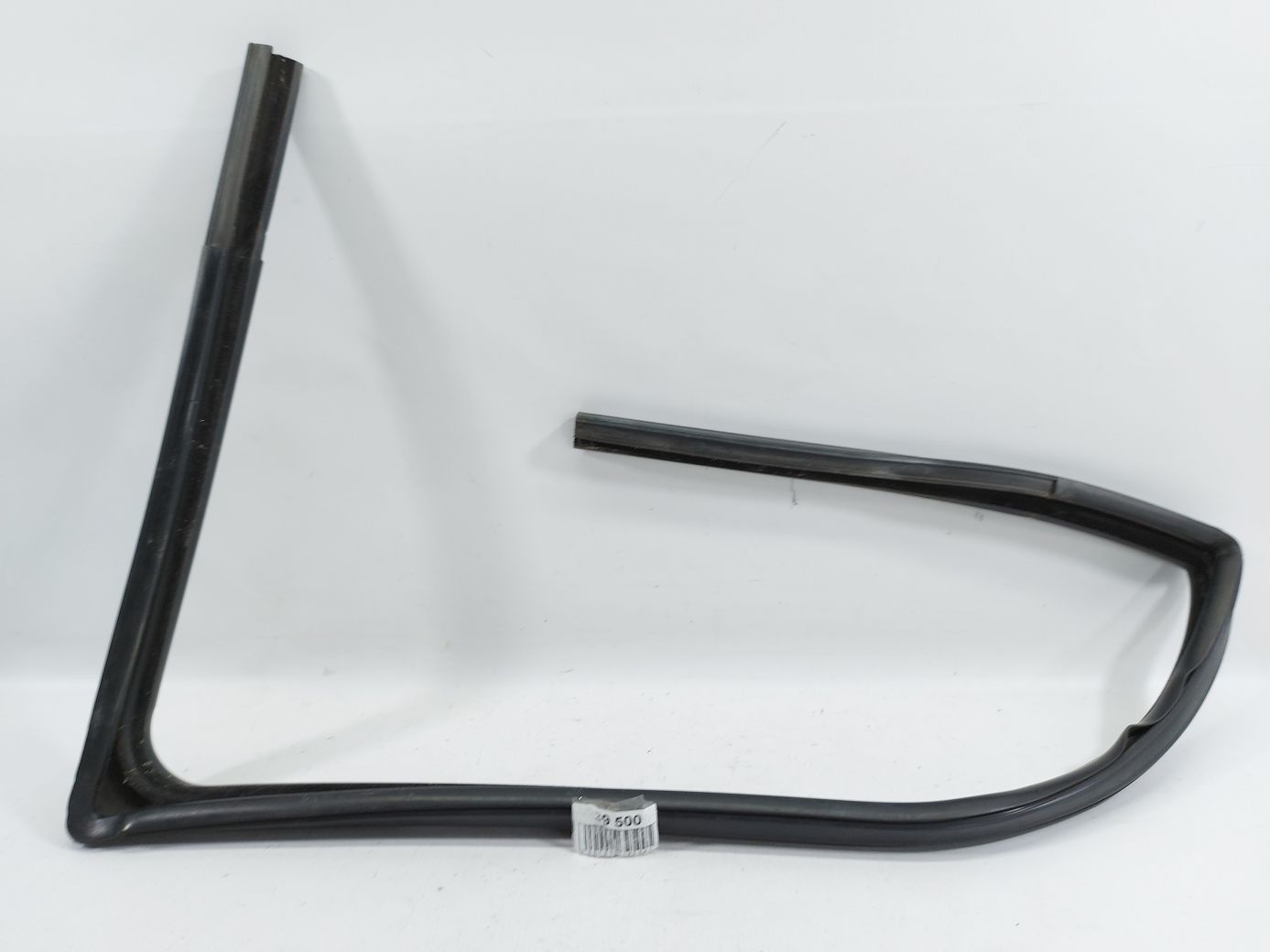 Patriot. Ущільнювач скла верхній (лазури) двері передньої лівої Jeep Patriot 2007-2010 5067769AD Jeep Patriot