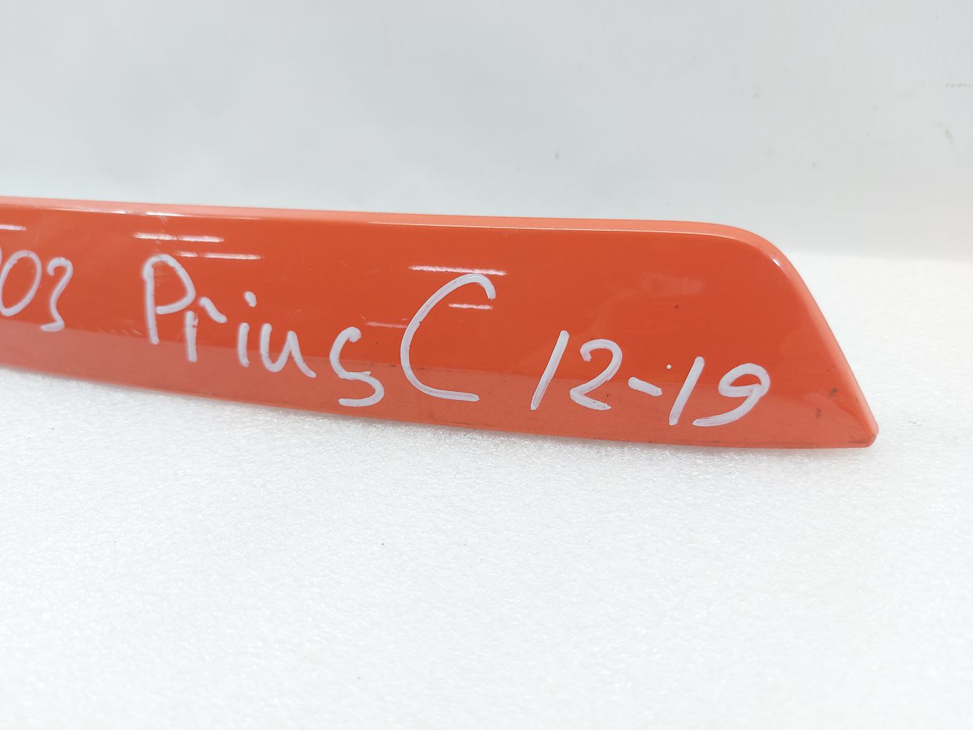 Prius Накладка подсветки номера двери багажника Toyota Prius 2012-2015 7680152430E1 Toyota Prius 2
