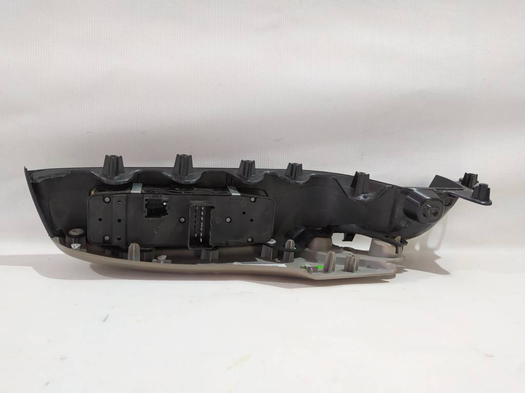 Grand cherokee Пульт дверей лівий Jeep Grand Cherokee 2014-2015 68184802AC Jeep Grand Cherokee 3