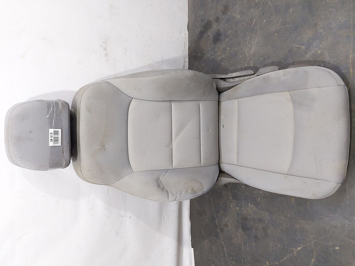 Malibu. Сидіння водійське (ганчірка, попелясто-сірий) Chevrolet Malibu 2018 84232642 Chevrolet Malibu