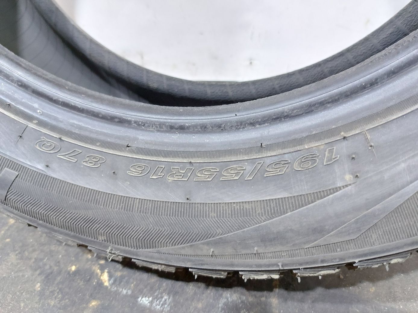 Зимние шины Гума Roadstone Winguard Ice 195/55R16 87Q зима 7
