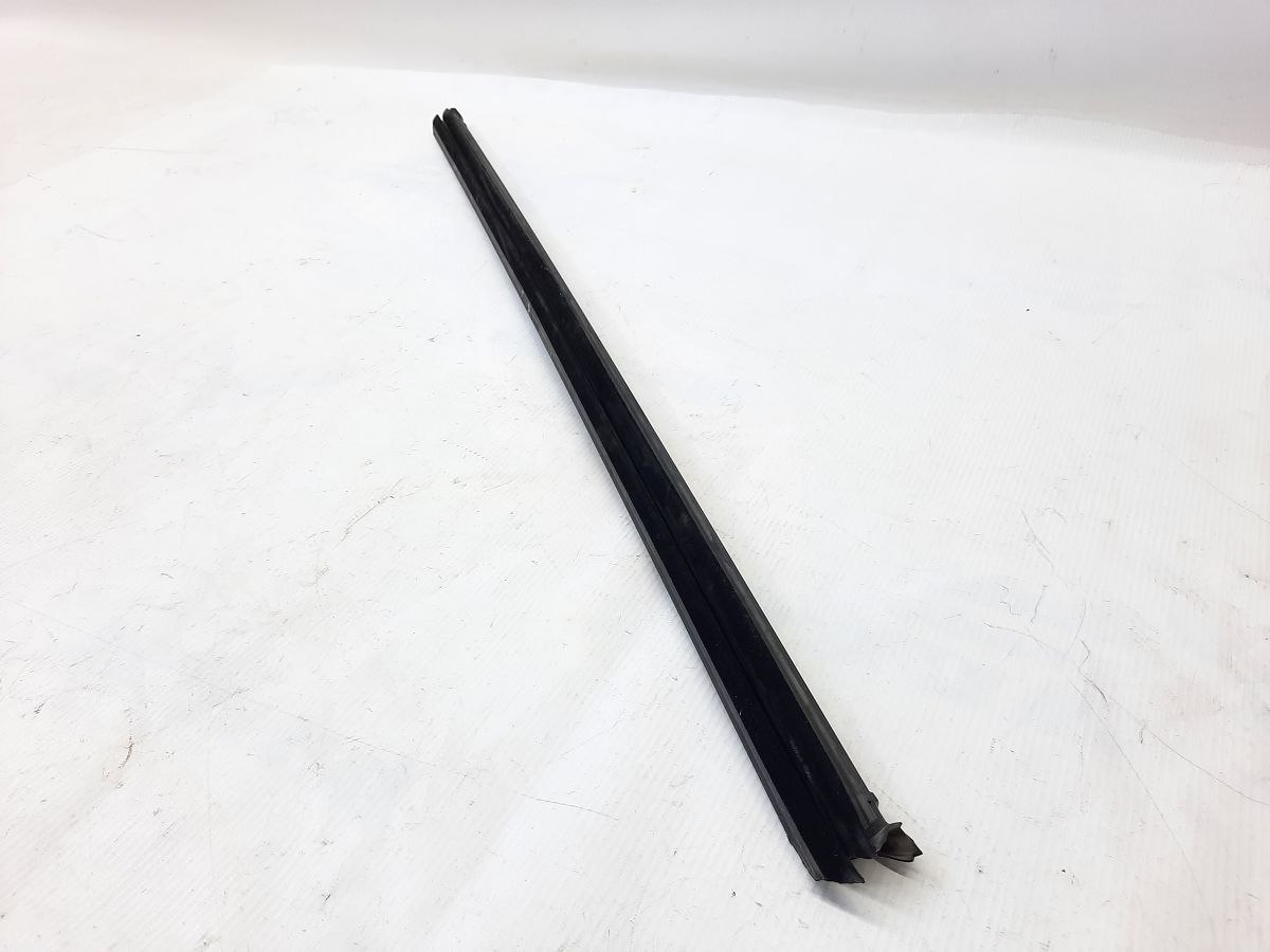 Passat s Ущільнювач скла внутрішні двері передньої правої нижній Volkswagen Passat S 2012-2020 561837480B5AP Volkswagen Passat S 6