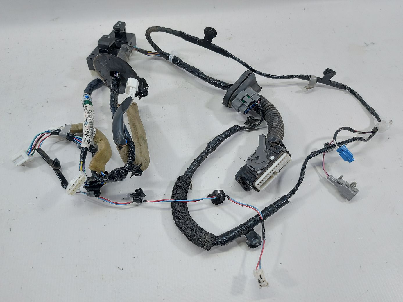 G25. Проводка двери передней правой Infiniti G25 2012 241241VW0A Infiniti G25