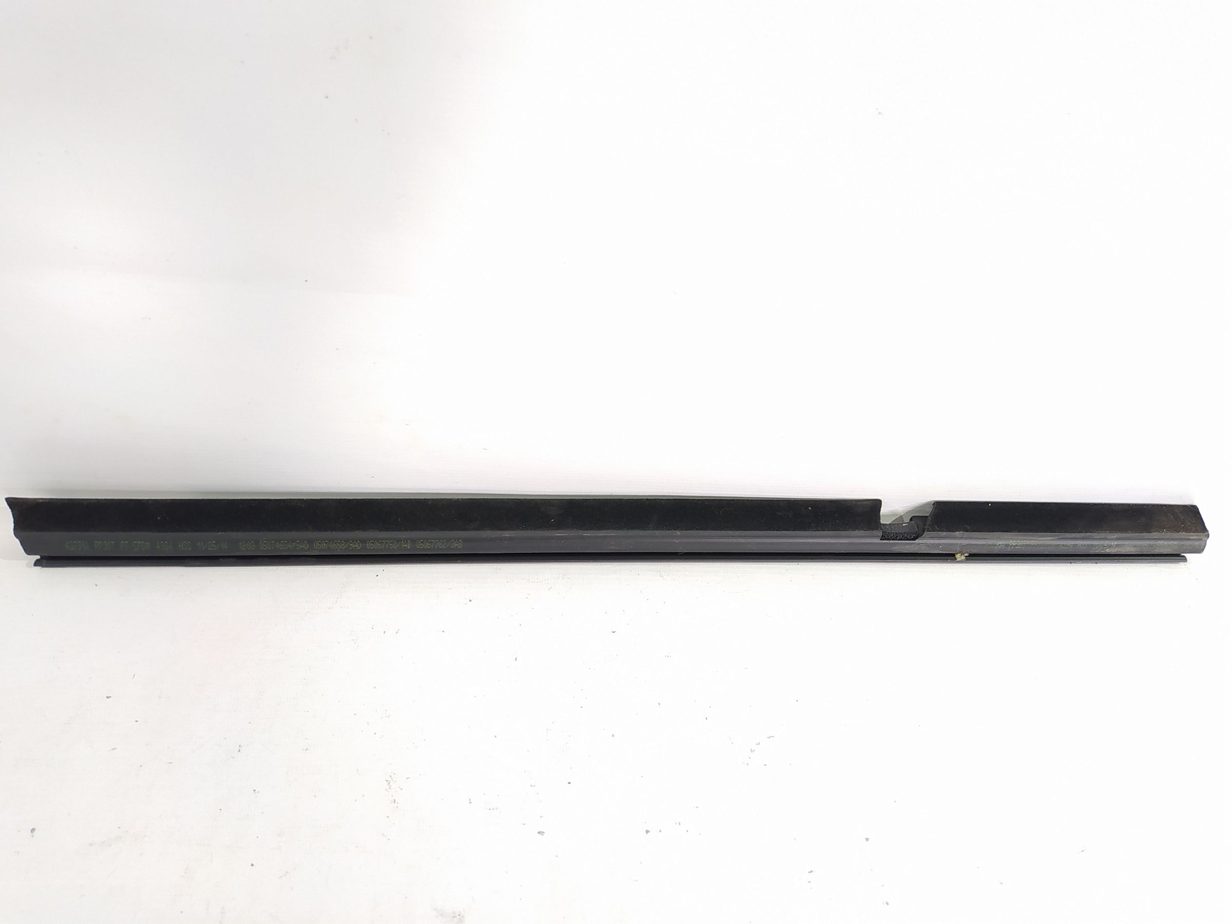 Patriot Уплотнительная резинка стекла двери задней левой внутренняя Jeep Patriot 2007-2017 5067751AB Jeep Patriot 13