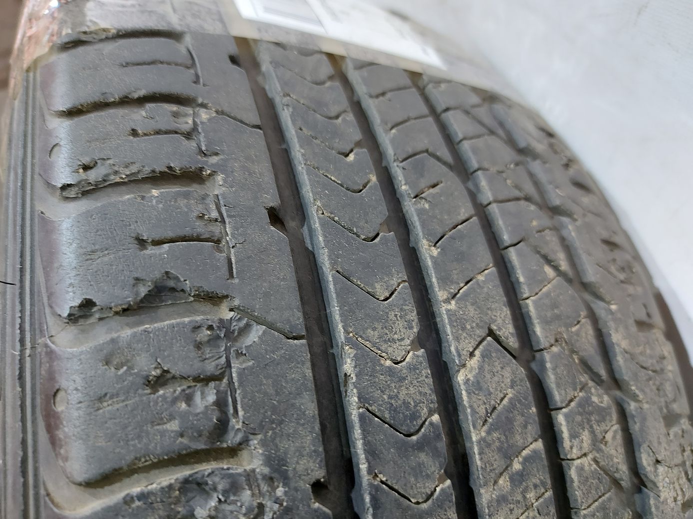 Всесезонные шины Гума GoodYear Eagle Sport 225/45R17 4