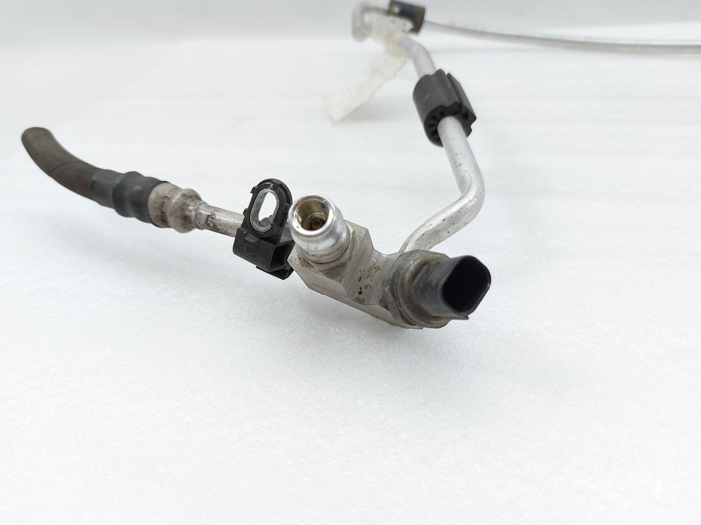 328i xdrive Трубка кондиціонера із заправним штуцером BMW 328i xDrive 2013-2016 17127625383 BMW 328i xDrive 3