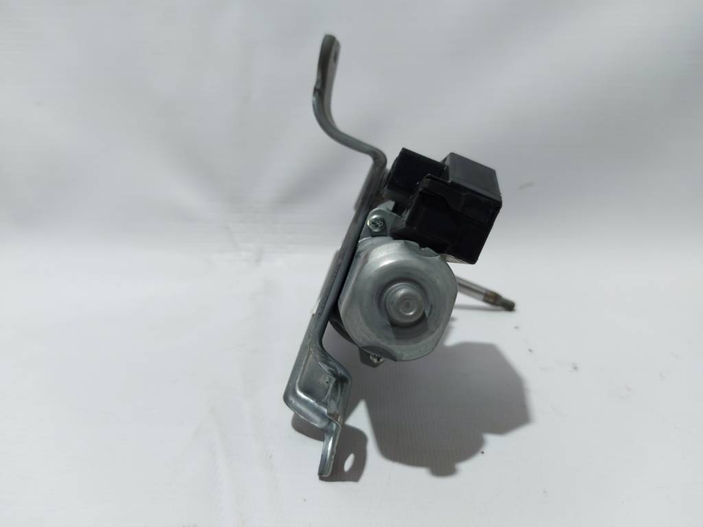 Prius c Моторчик склоочисника кришки багажника Toyota Prius C 2012-2019 8513052240 Toyota Prius C 4