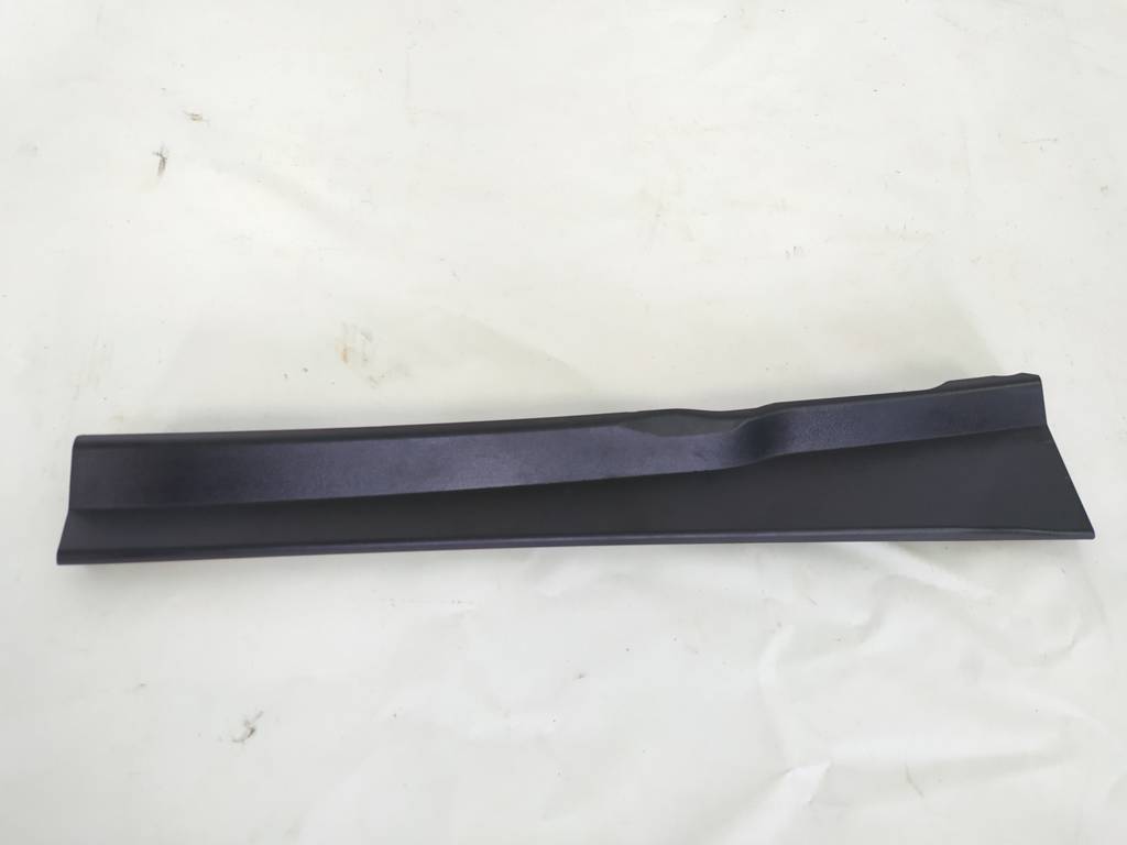 Forester. Молдинг крышки багажника правый нижний Subaru Forester 2014-2018 63186SG000 Subaru Forester