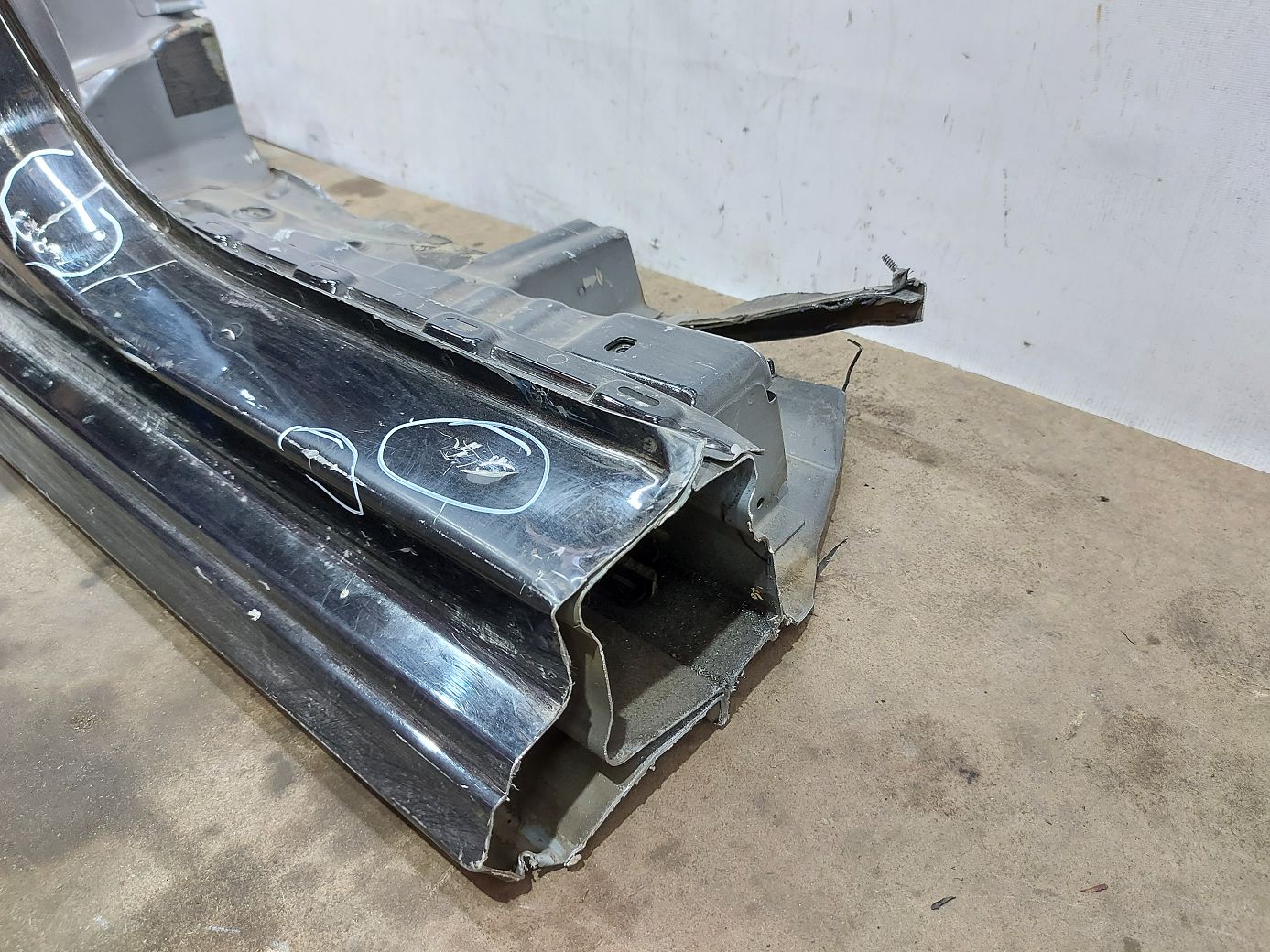 Passat s Стойка центральная правая (металл) Volkswagen Passat S 2012-2019 561809606A Volkswagen Passat S 6