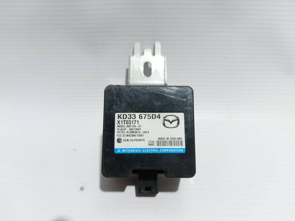 3 Блок комфорту Mazda 3 2015-2018 KD33675D4A Mazda 3 2
