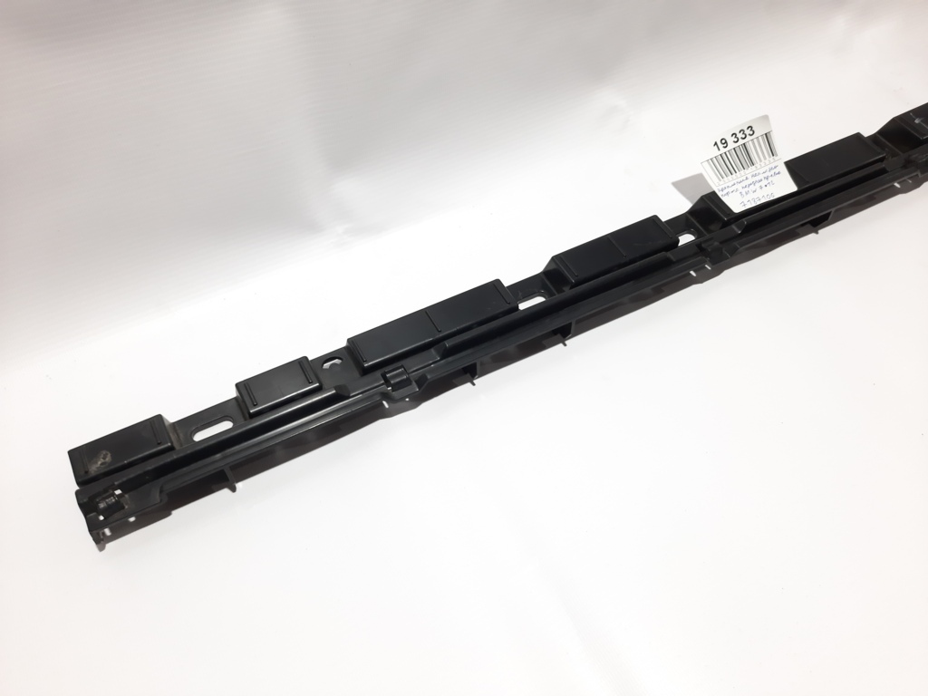 7 series Кріплення накладки порога переднє праве BMW 7 2012 7187106 BMW 7 2