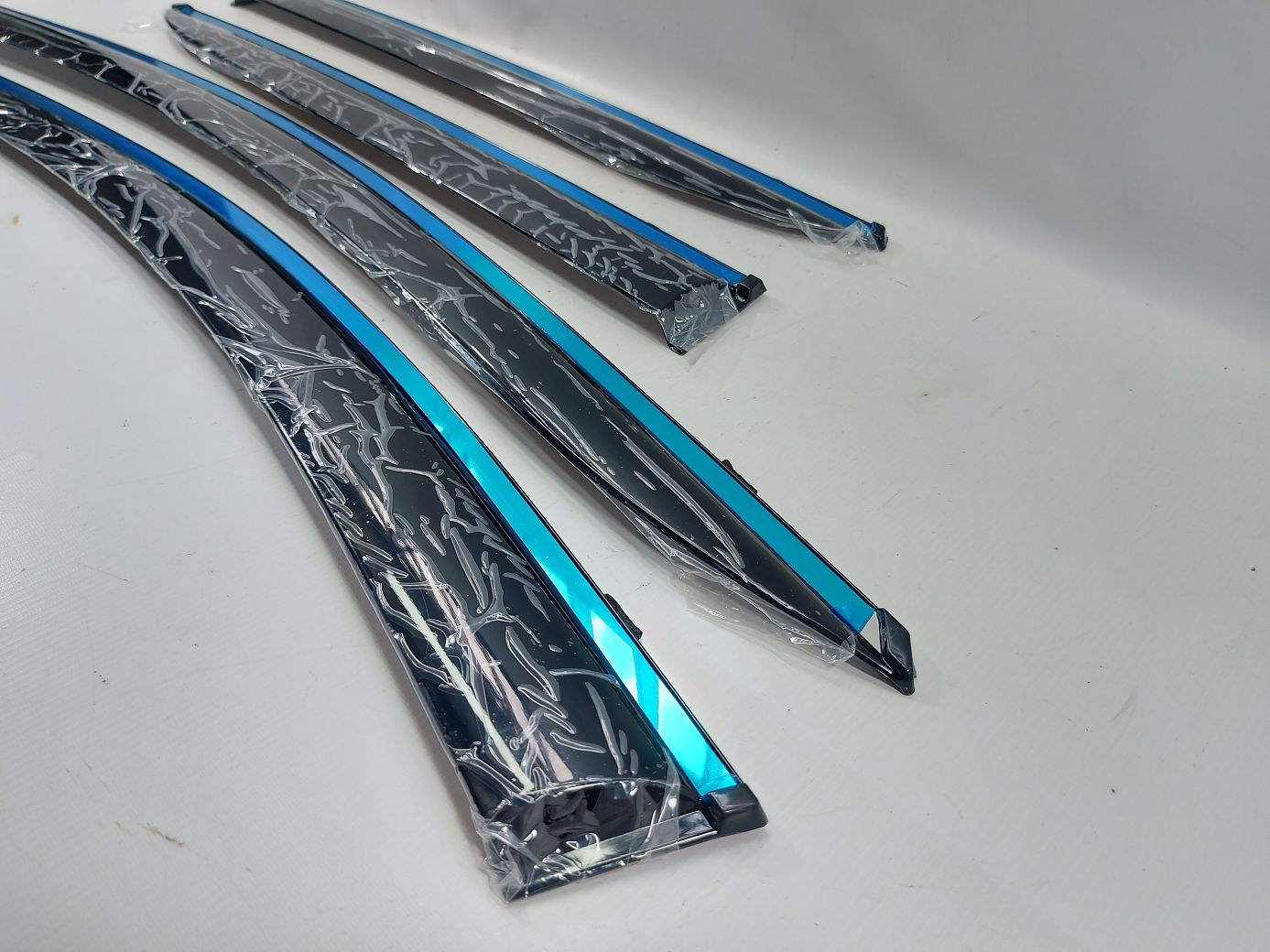 Вітровики бокового скла Дефлектори вікон Volkswagen dflc00004 Volkswagen ID.4 Crozz 2