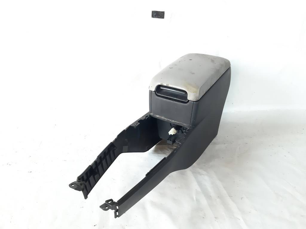 Camry Підлокітник консолі центральної (цвіль) Toyota Camry 2012-2017 5892006021C4 Toyota Camry 4