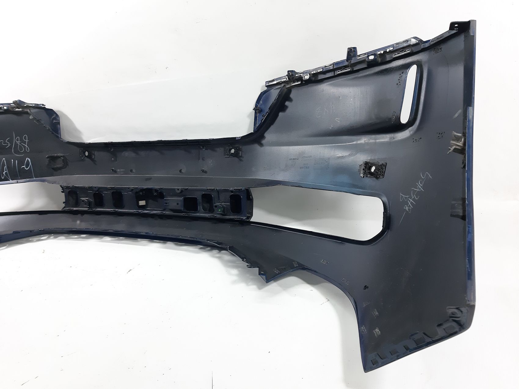 Передні бампери Бампер передній Zeekr 1 2022 8892500363C16 8