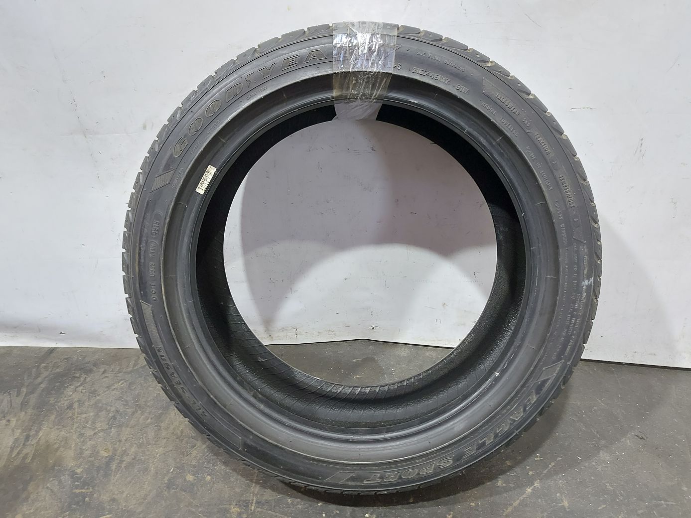 Гума Goodyear Eagle Sport (7,5mm) 215/45R17 Всесезонна 1 Гума Goodyear Eagle Sport (7,5mm) 215/45R17 Всесезонна 1