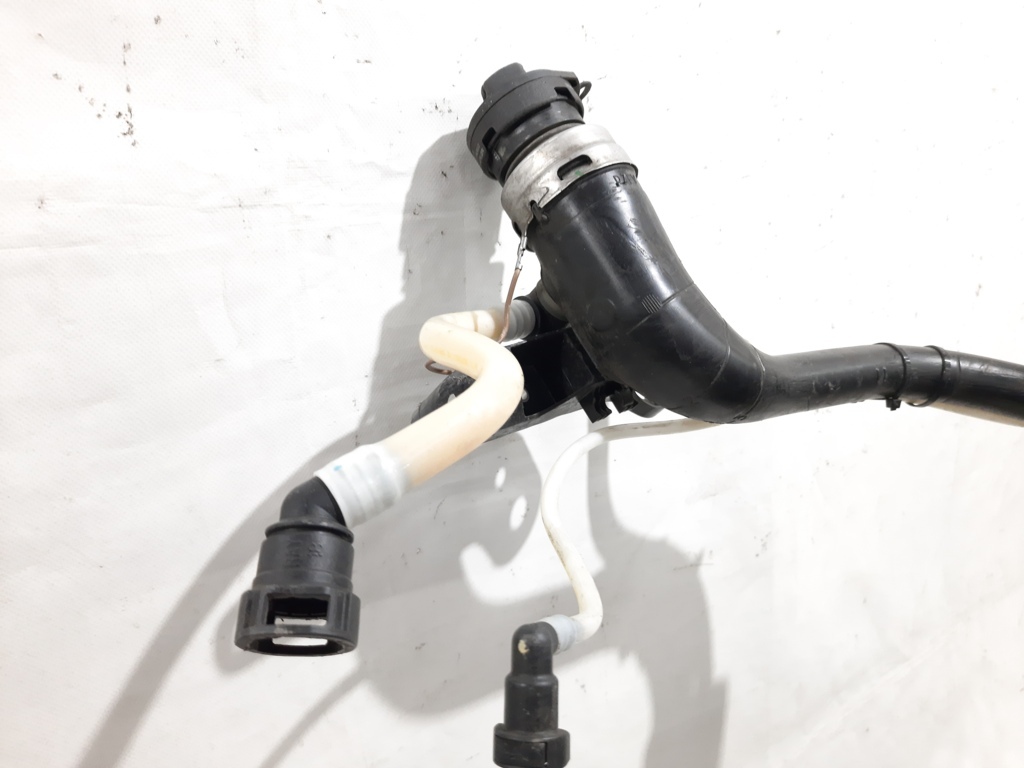 Passat s Бензобак с горловиной Volkswagen Passat S 2012-2016 561201055A Volkswagen Passat S 27