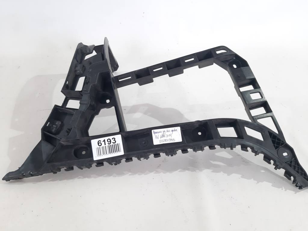 Jetta Кріплення бампера заднього праве Volkswagen Jetta 2011-2014 5C6807394B Volkswagen Jetta 4
