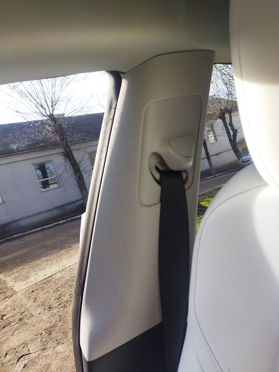 Model 3. Накладка стойки центральной верхняя правая Tesla Model 3 2020-2024 108625501K Tesla Model 3