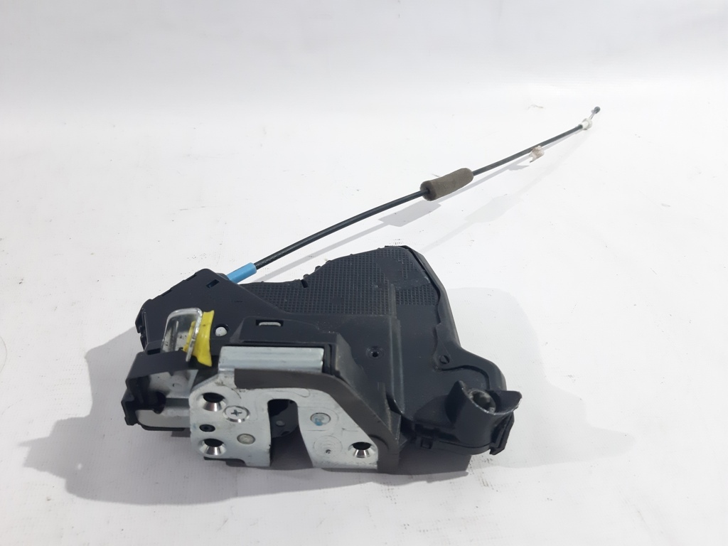 Yaris. Замок двері задньої лівої Toyota Yaris 2007-2015 6906052200 Toyota Yaris