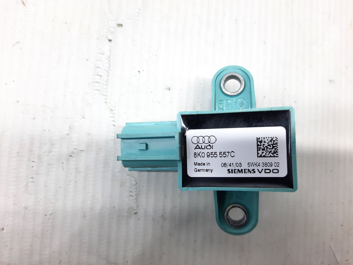 A4 Датчик удару дверей передньої лівої Audi A4 2009-2016 8K0955557C Audi A4 4 A4 Датчик удару дверей передньої лівої Audi A4 2009-2016 8K0955557C Audi A4 4