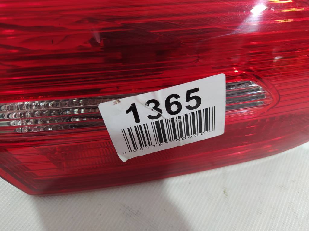 Товары с дефектами Фонарь крышки багажника левый (дефект) Ford Focus sedan `2015-2018 F1EZ13405A Ford Focus sedan 14