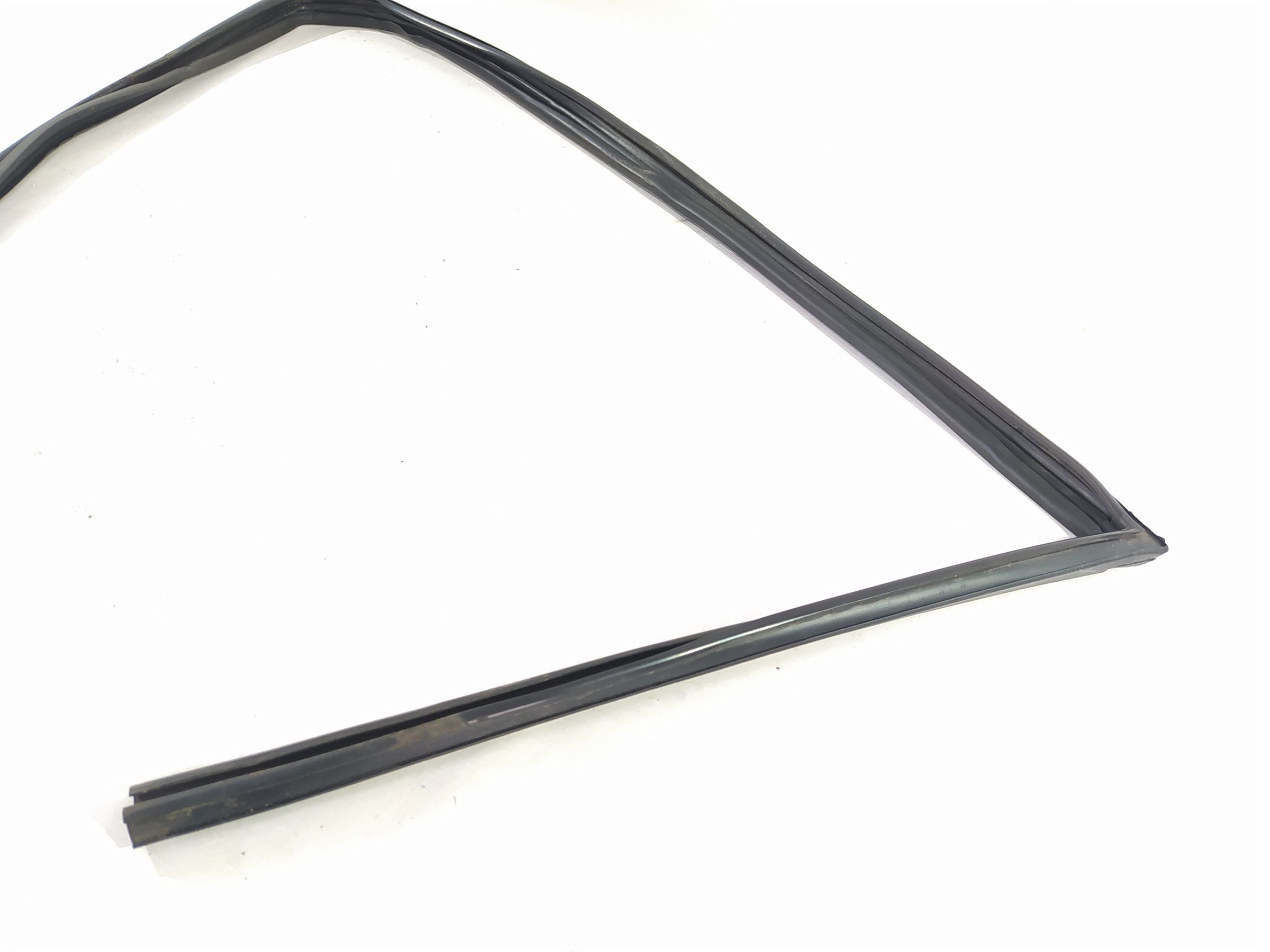 Cts Уплотнитель стекла арки двери передней левой Cadillac CTS 2008-2014 20944860 Cadillac CTS 3