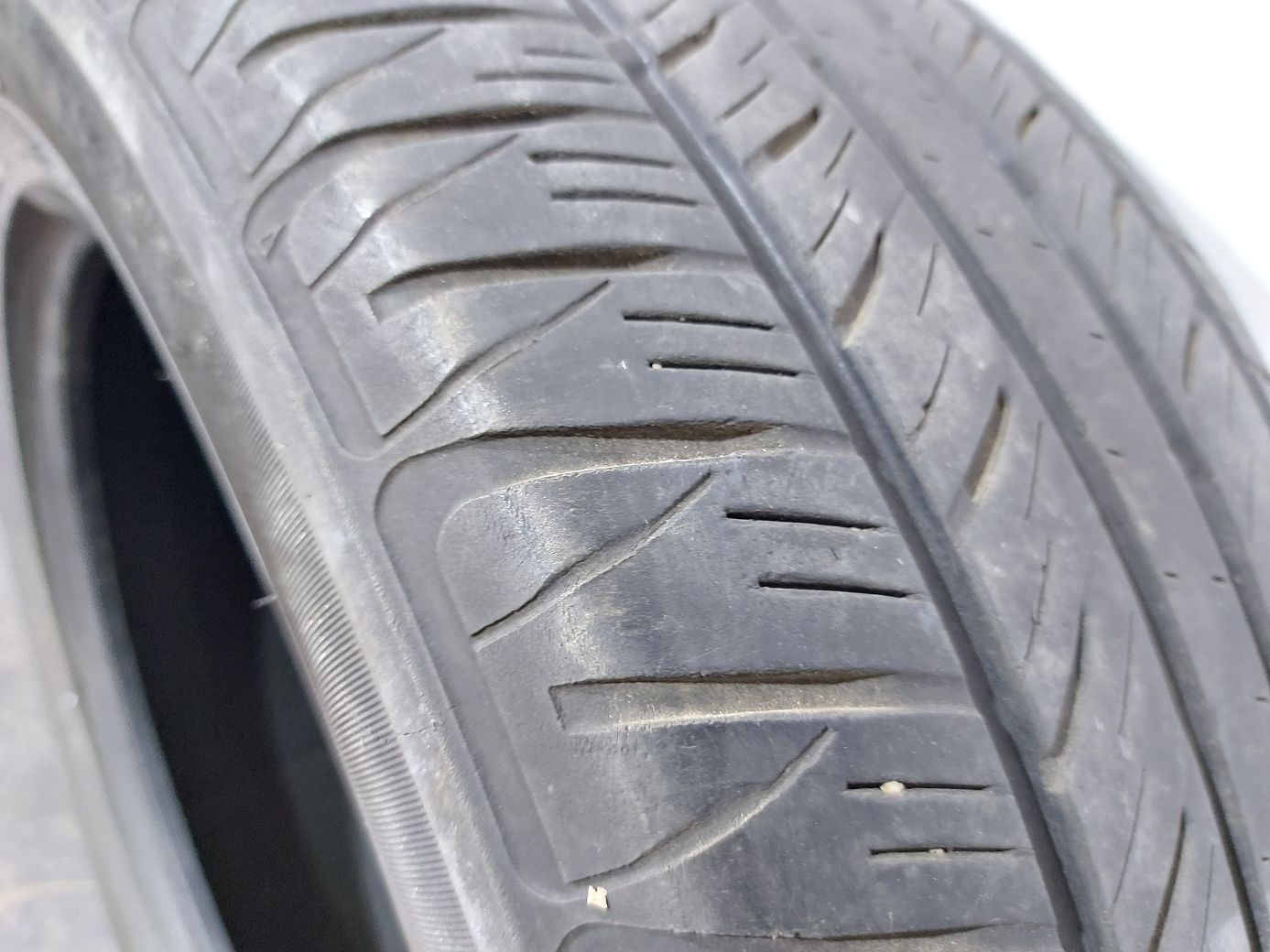 Всесезонные шины Гума Dunlop285/50R20 3
