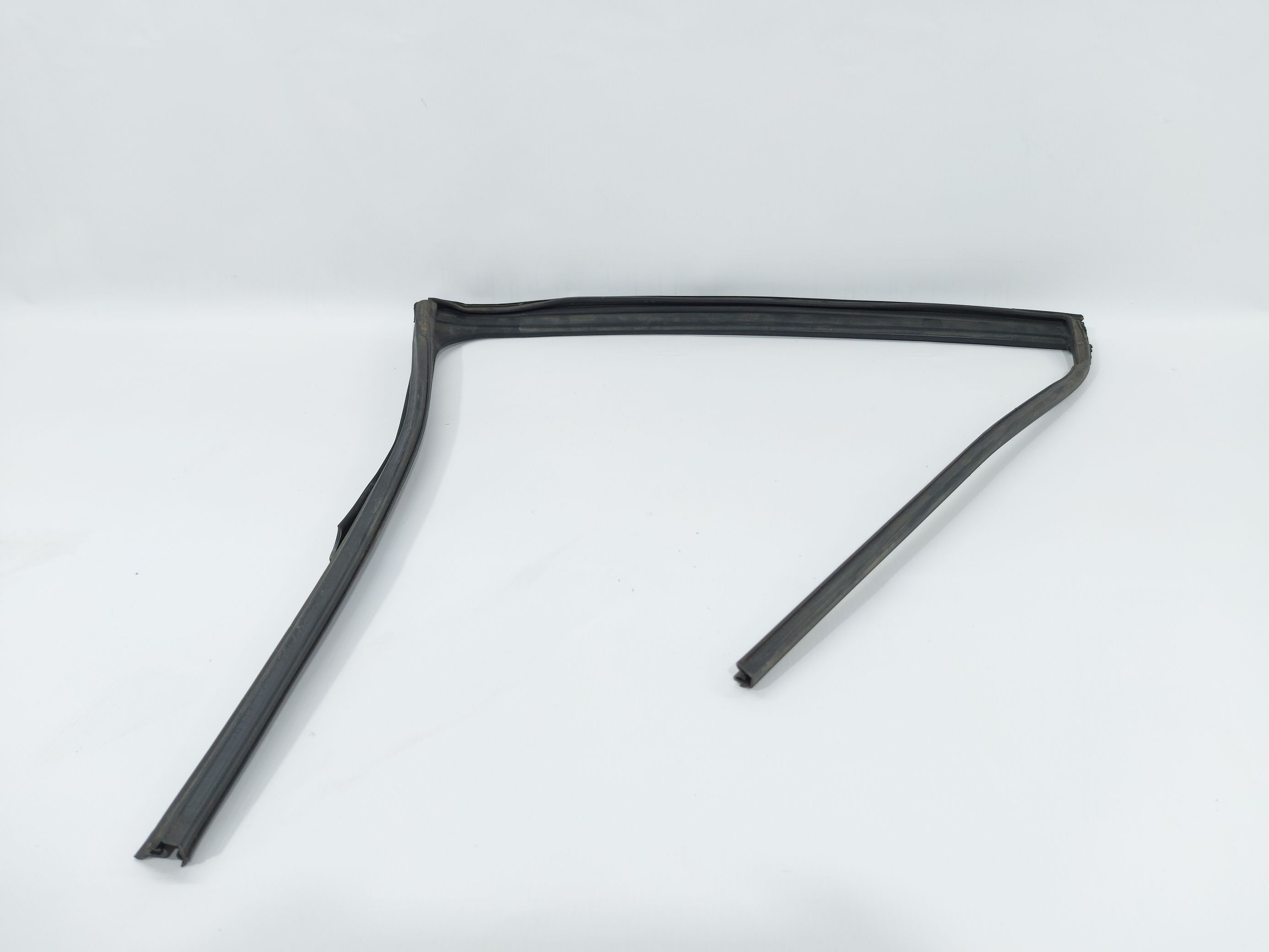 6 Уплотнительная резинка стекла двери задней левой Mazda 6 2014-2016 GHK173605K Mazda 6 2