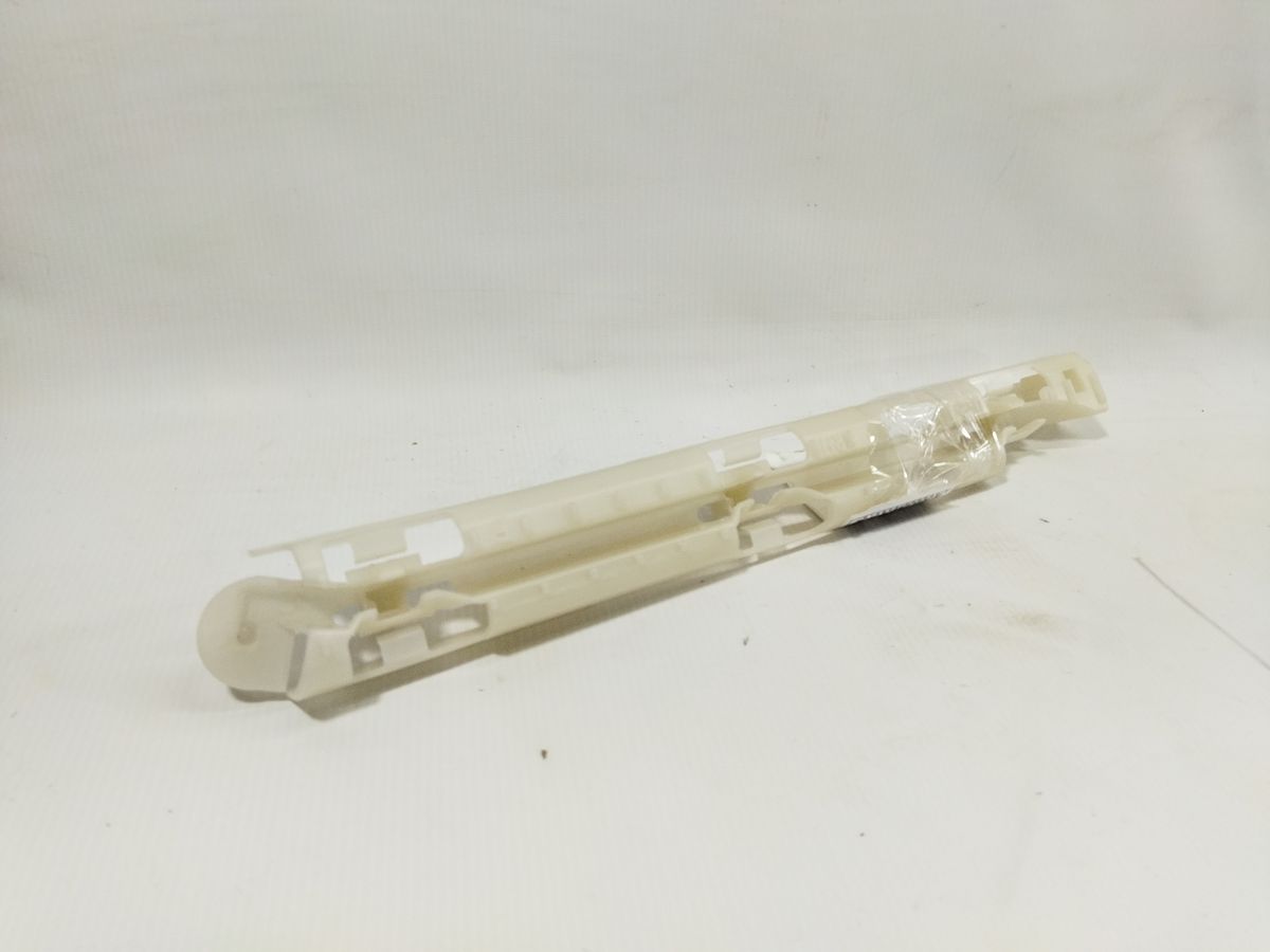 Model 3. Крепление обшивки стойки передней правой Tesla Model 3 2020-2024 153593500B Tesla Model 3