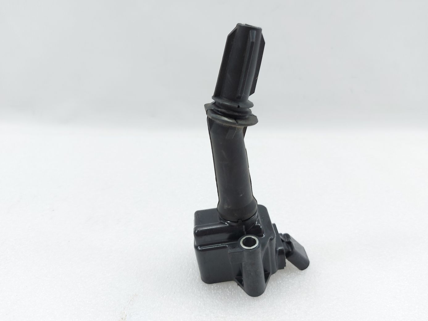 Malibu. Катушка зажигания Chevrolet Malibu 2018 25203537 Chevrolet Malibu