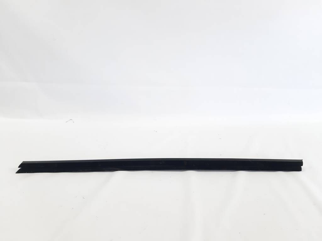 Kizashi. Ущільнювач скла двері передньої лівої внутрішній Suzuki Kizashi 2010-2013 8386157L00 Suzuki Kizashi