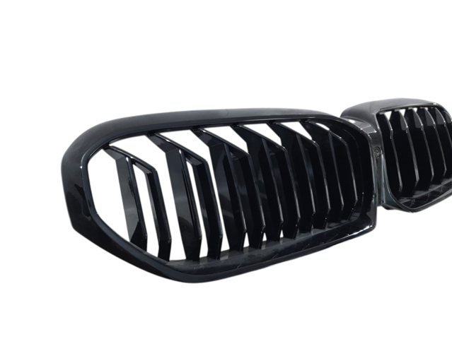 F90 Решітка переднього бампера центральна BMW F90 M5 2021-2023 51-13-8-080-591 BMW F90 3
