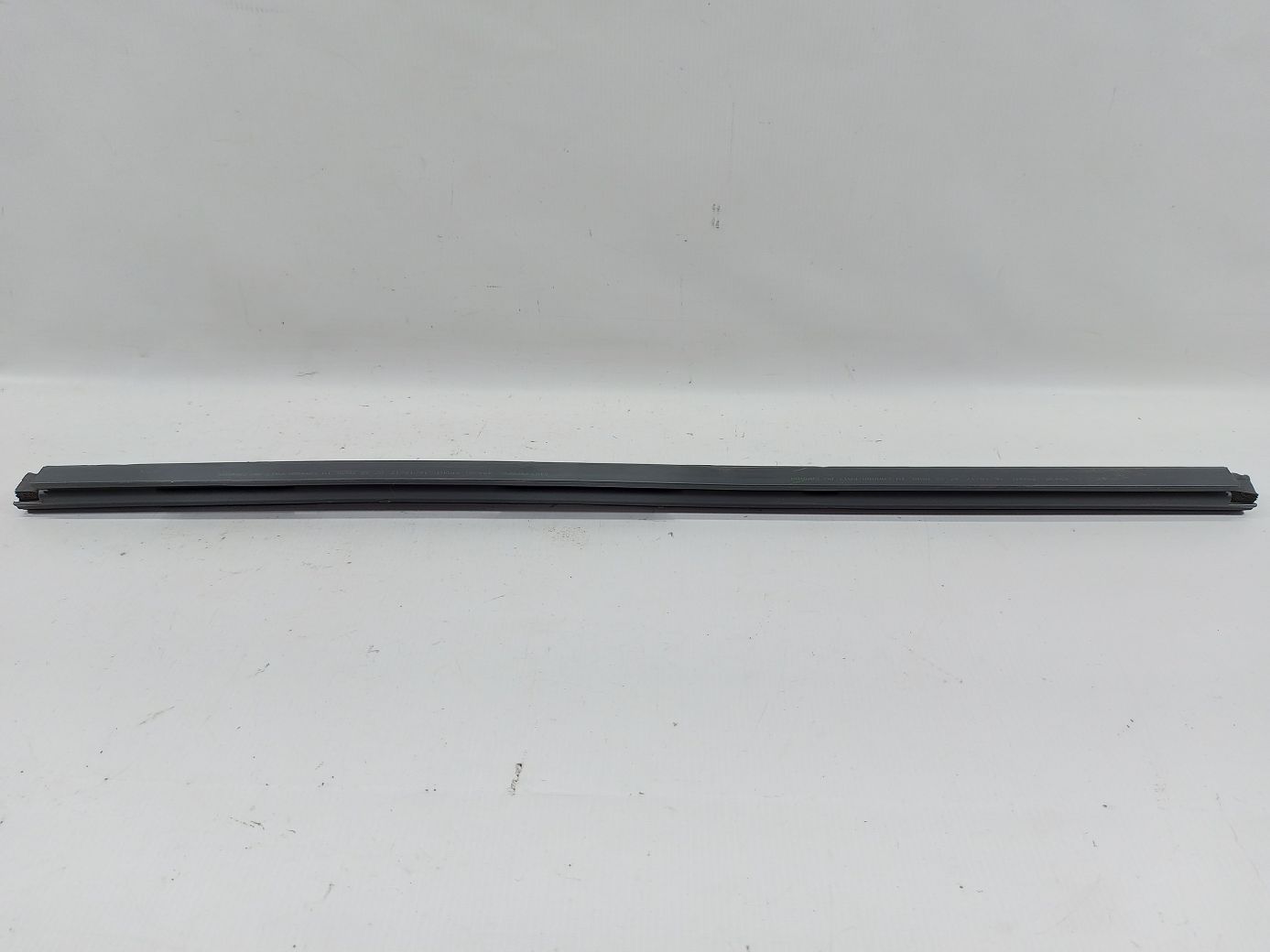 Grand caravan. Уплотнительная резинка стекла двери передней правой внутренняя Dodge Grand Caravan 2010-2020 4894975AC Dodge Grand Caravan