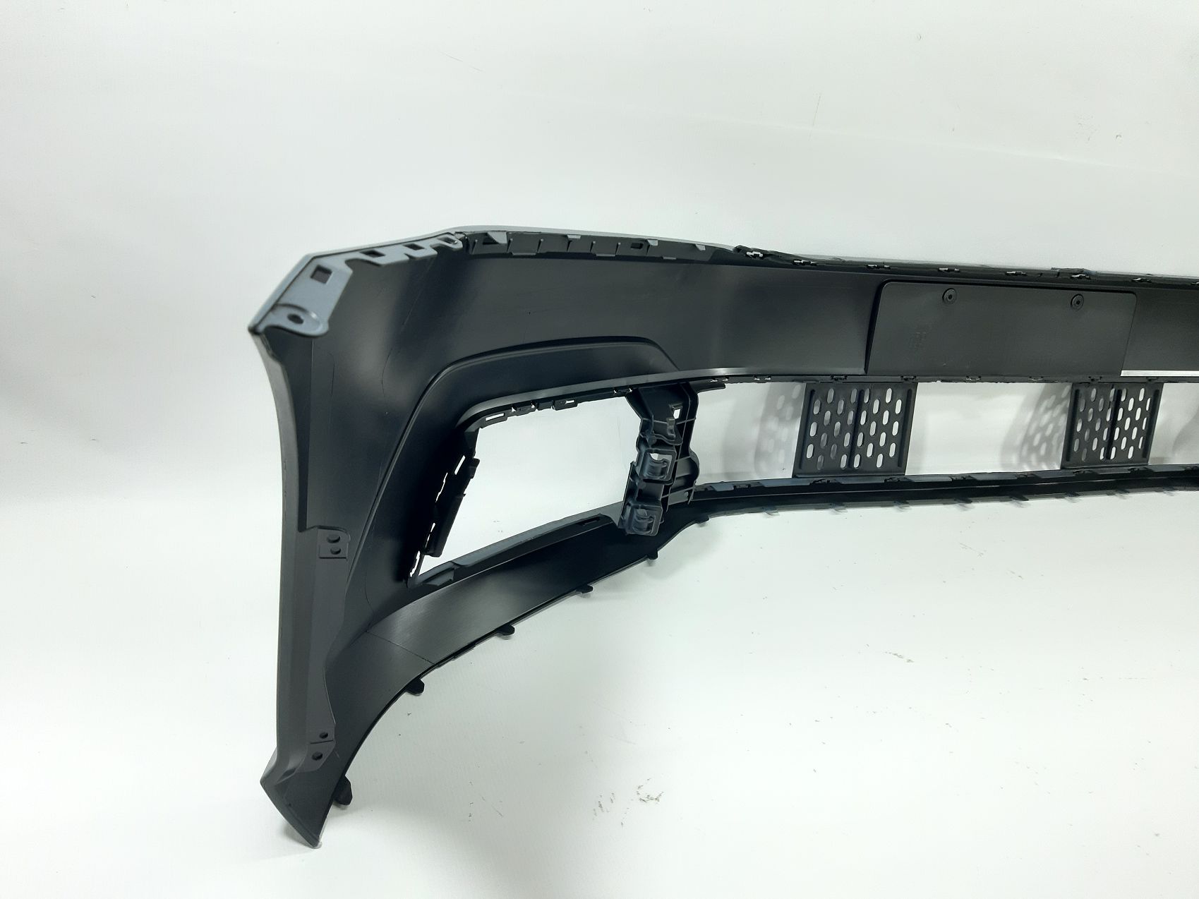 Передні бампери Бампер передній Volkswagen В8 2016-2019 561807217DGRU Volkswagen B8 5