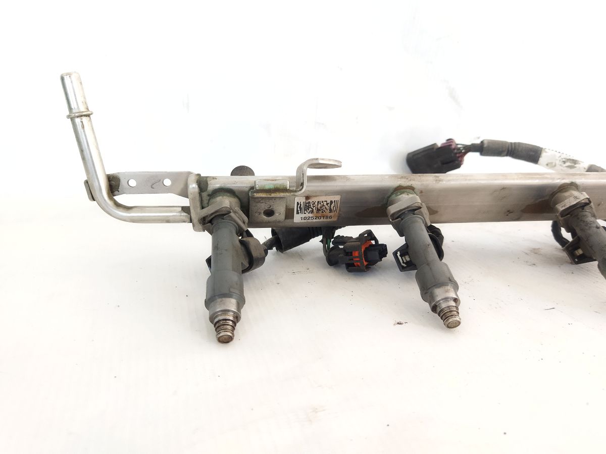 Hhr Топливная рампа с форсунками Chevrolet HHR 2007-2011 12613162 Chevrolet HHR 2
