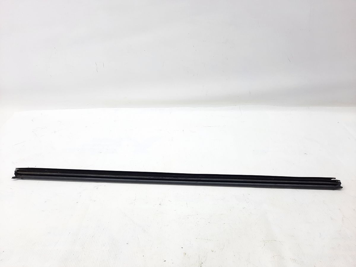 Passat s Ущільнювач скла внутрішні двері передньої правої нижній Volkswagen Passat S 2012-2020 561837480B5AP Volkswagen Passat S 2