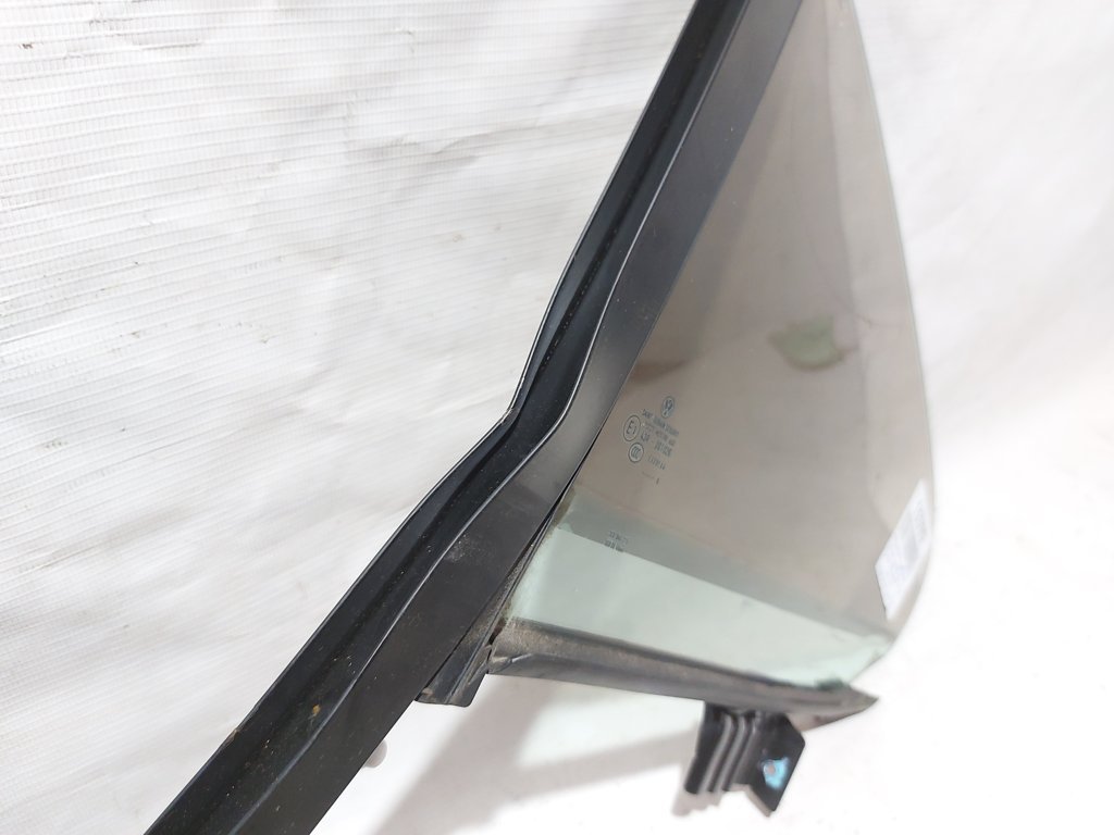 Passat cc Форточка двери задней левой Volkswagen Passat CC 2009-2017 3C8839613H Volkswagen Passat CC 13