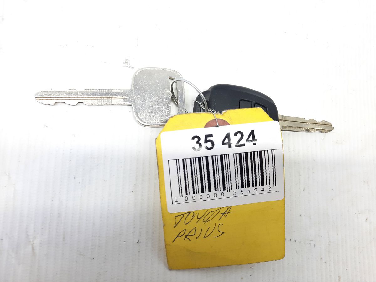 Prius c Ключ зажигания Toyota Prius C 2012-2015 8907052F50 Toyota Prius C 4