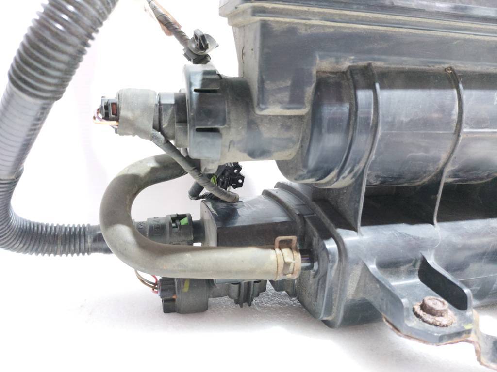 3 Угольный фильтр рециркуляции паров бензина Mazda 3 2014-2018 PE5B1396Z Mazda 3 4