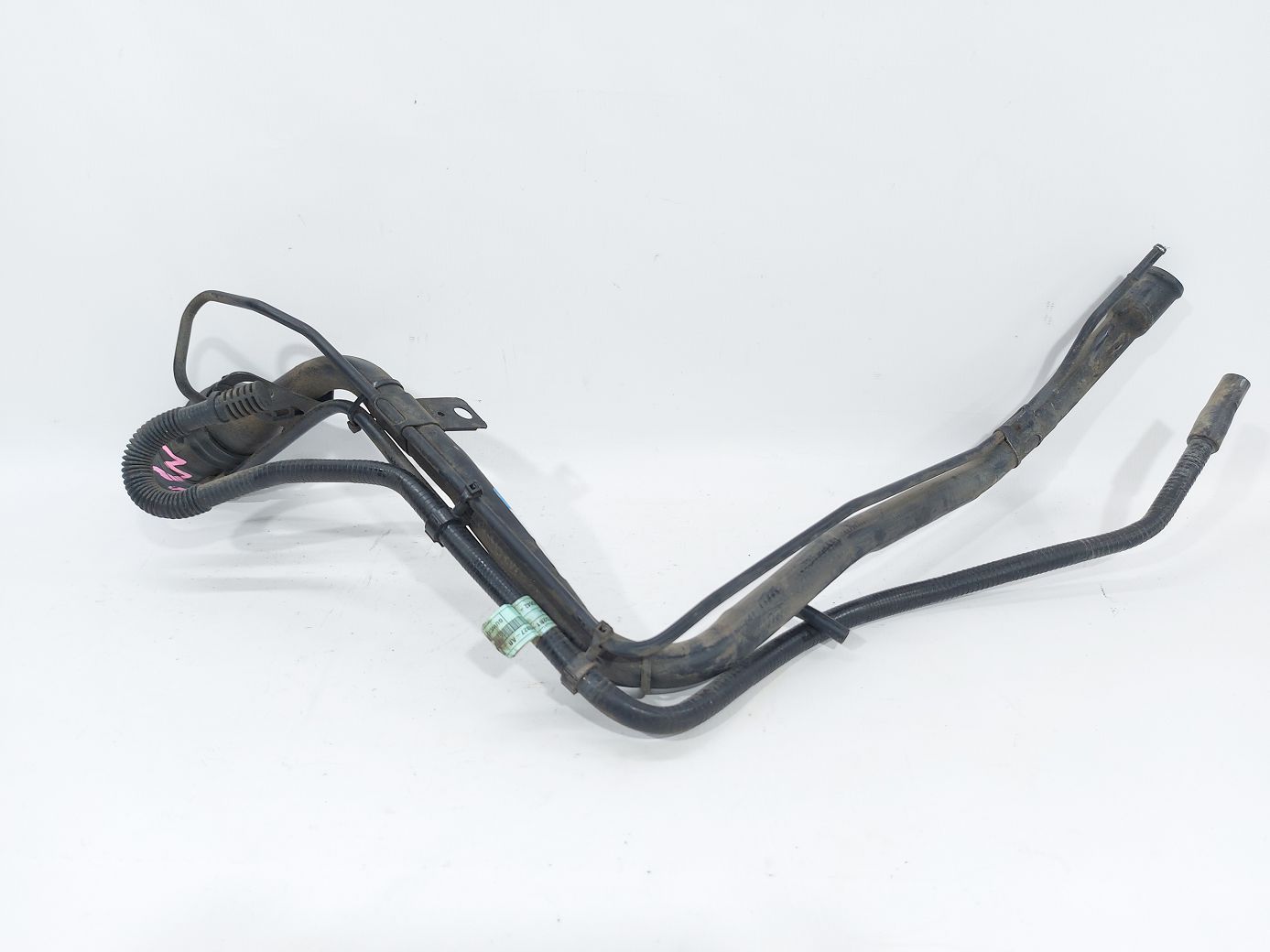 Fiesta sedan Заливная горловина Ford Fiesta sedan 2011-2019 AE8Z9034G Ford Fiesta sedan 4