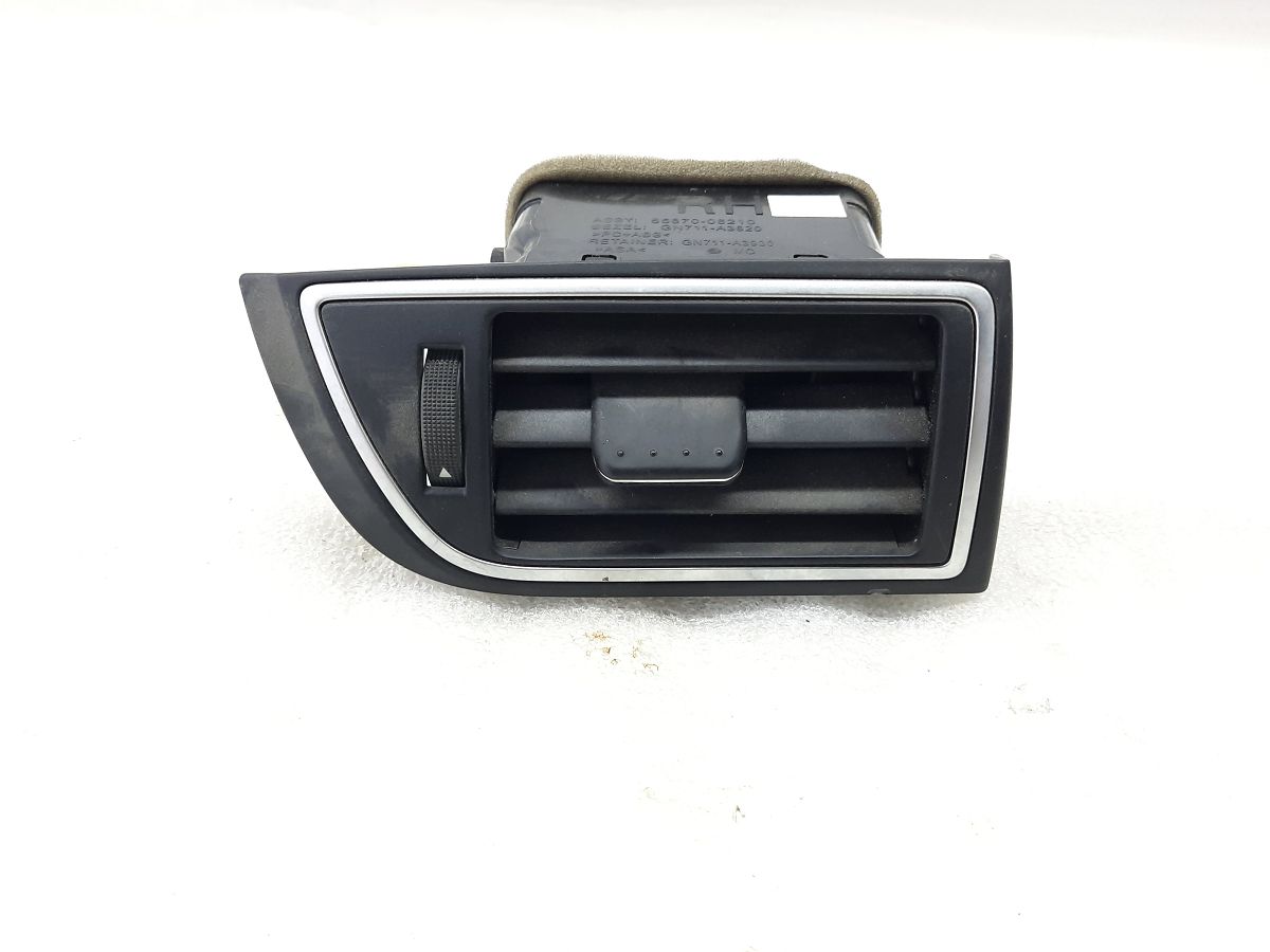 Camry. Решітка повітроводу торпеди права Toyota Camry 2015-2017 5567006210C0 Toyota Camry