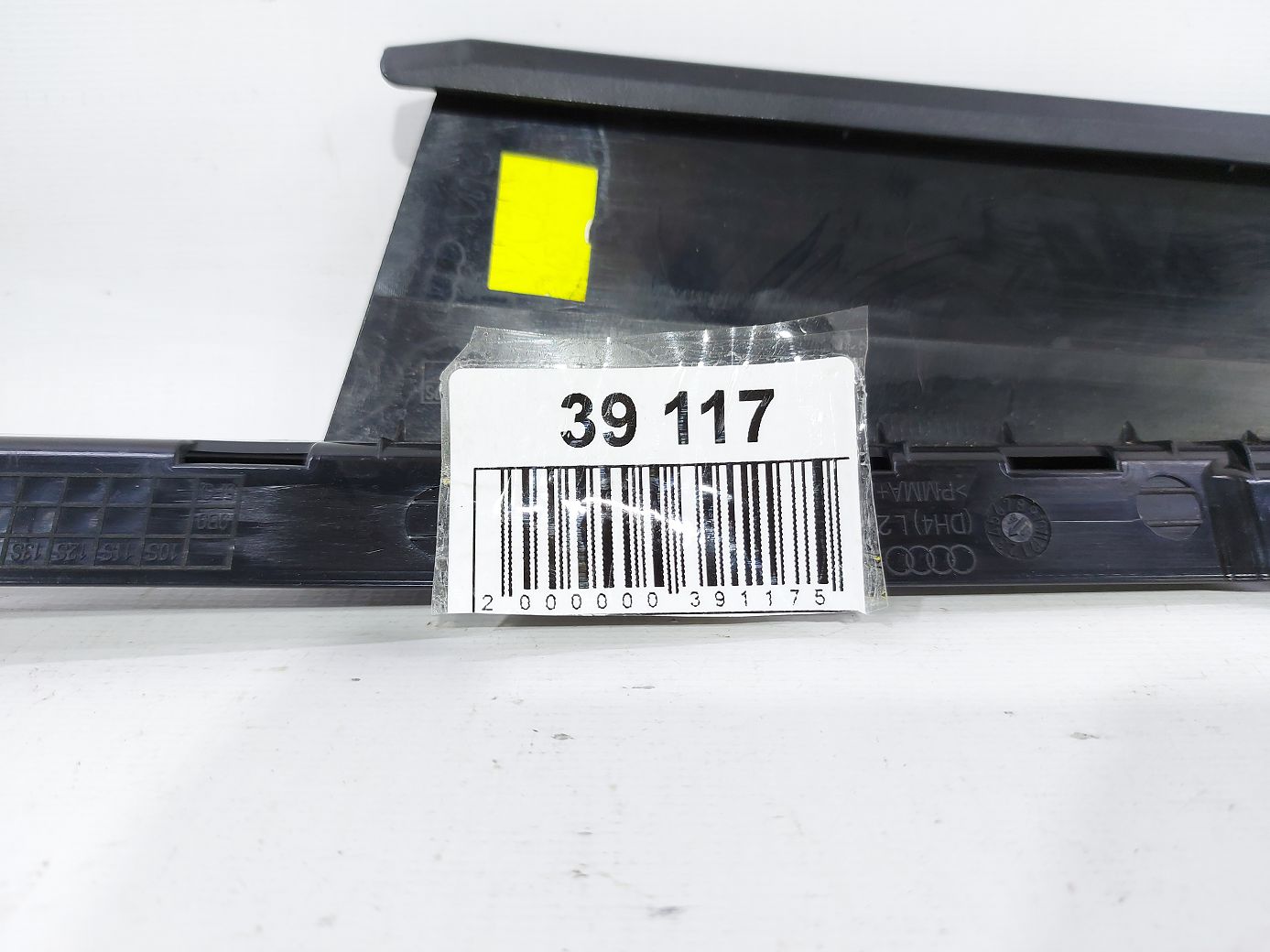 A3 Накладка стійки двері передньої лівої зовнішня Audi A3 2015-2020 8V5837901B5FQ Audi A3 3