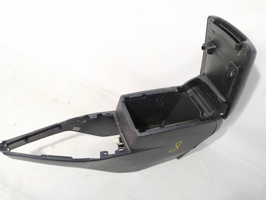 Camry Центральна консоль Toyota Camry 2015-2017 5891006170C0 Toyota Camry 3