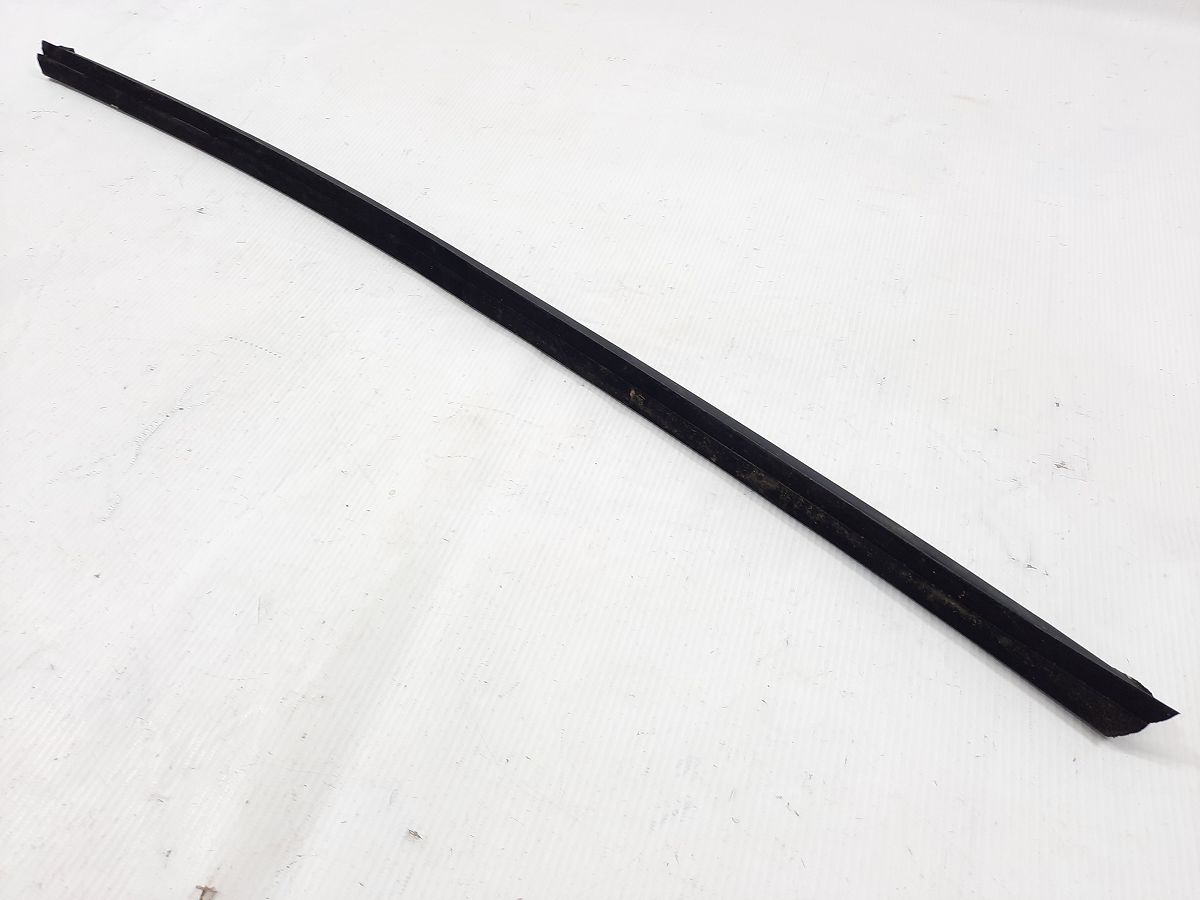 Cadenza Уплотнительная резинка стекла двери передней левой Kia CADENZA 2014-2016 822313R000 Kia CADENZA 2