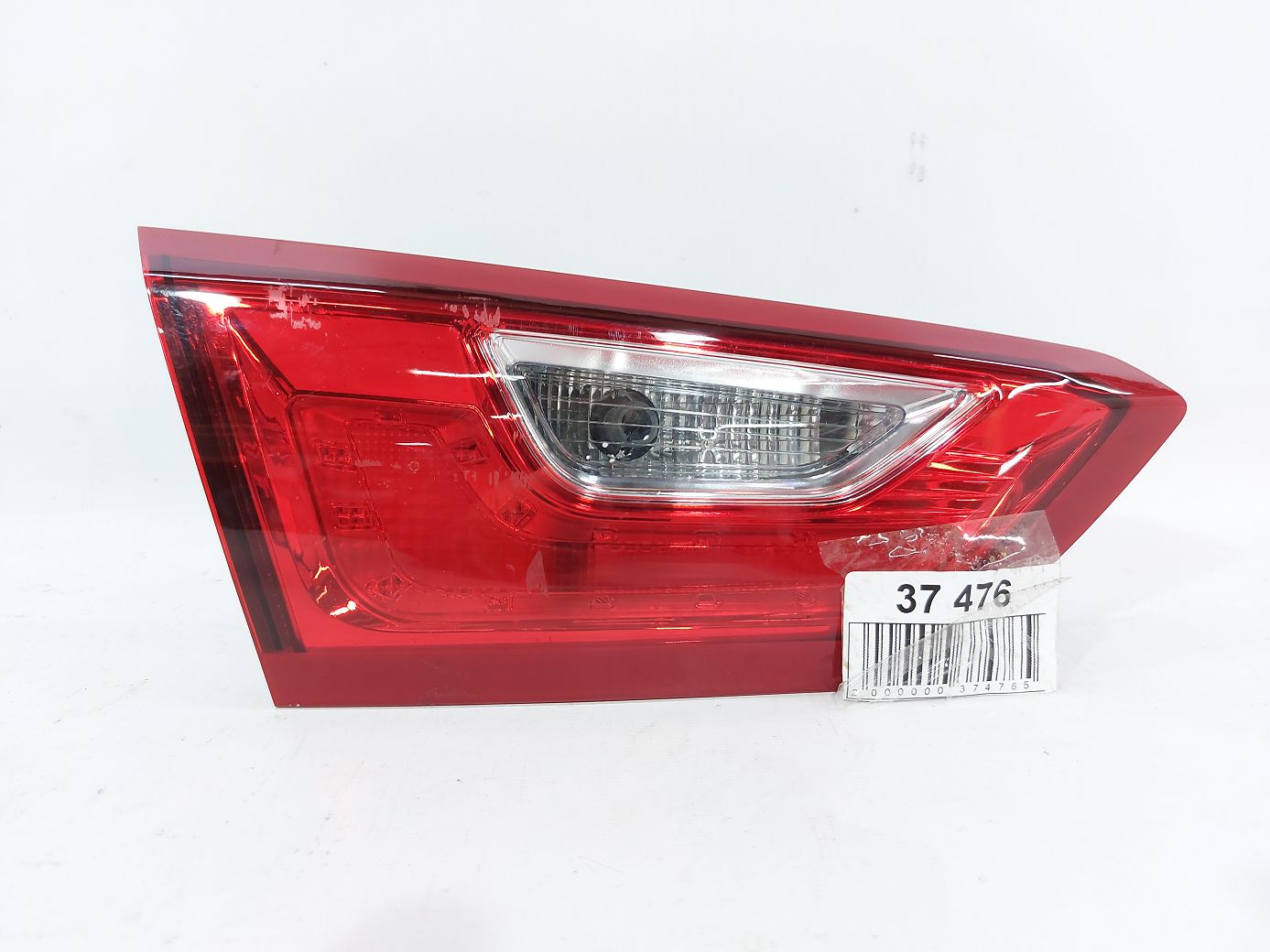 Malibu. Фонарь крышки багажника левый Chevrolet Malibu 2016-2021 84130996 Chevrolet Malibu