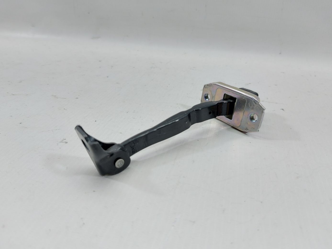 3 Обмежувач дверей передньої правої Mazda 3 2014-2018 BHN958270A Mazda 3 2